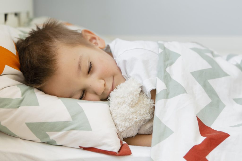 Importancia del descanso en niños para una saludable vuelta al cole