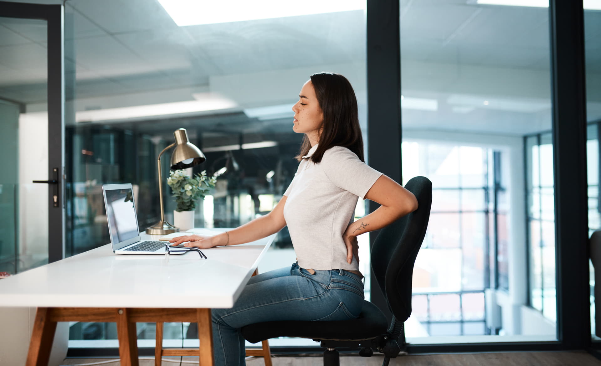problemas físicos por fañta de ergonomía en el trabajo